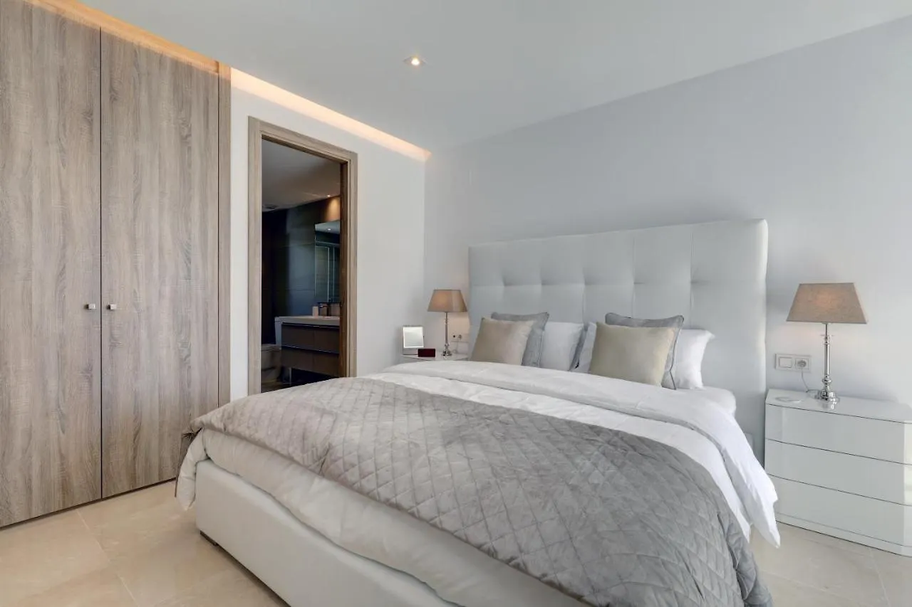New Modern 3 Bed Apartment Puerto Banus Marbella Spanyolország
