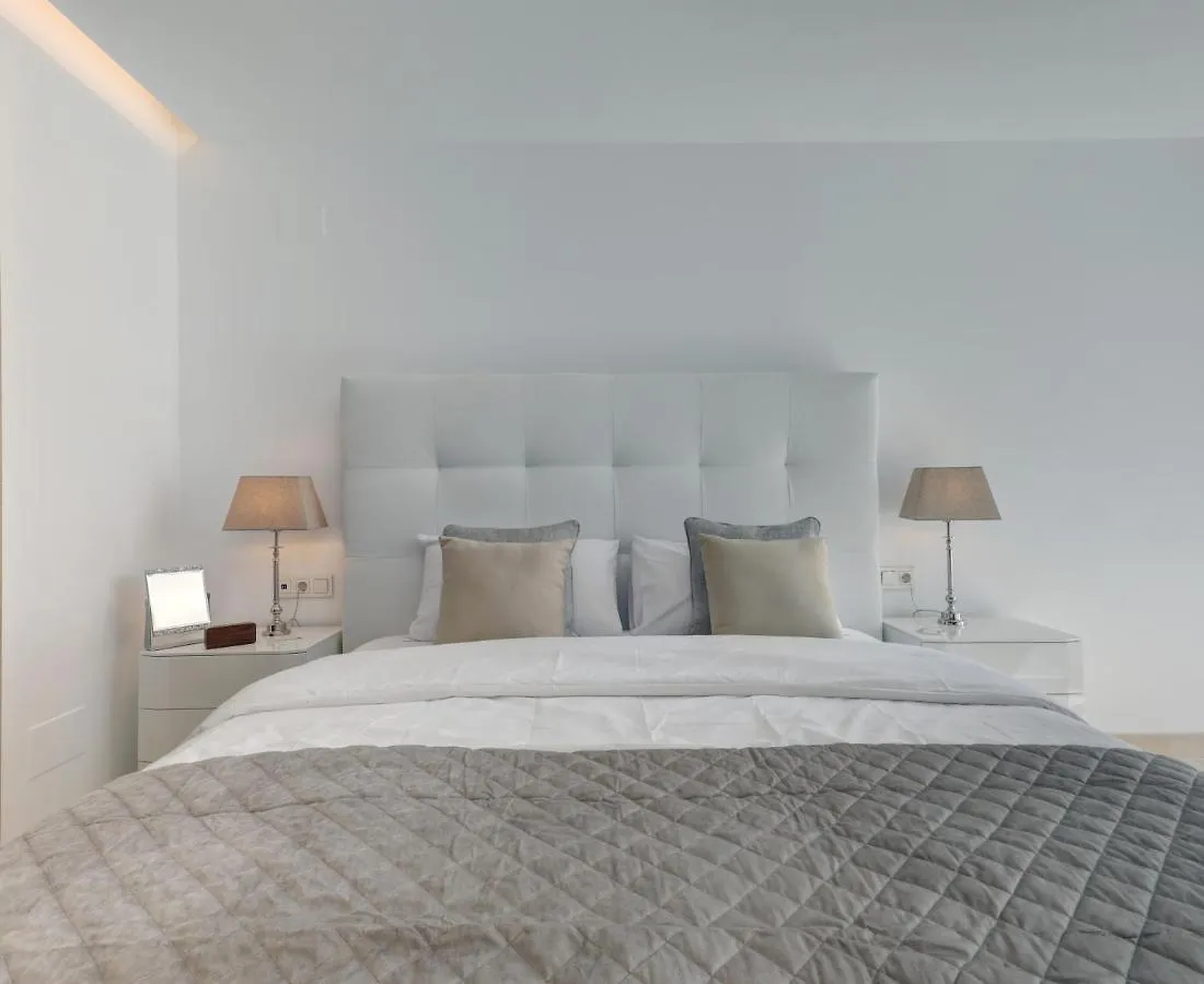 New Modern 3 Bed Apartment Puerto Banus Marbella Hiszpania
