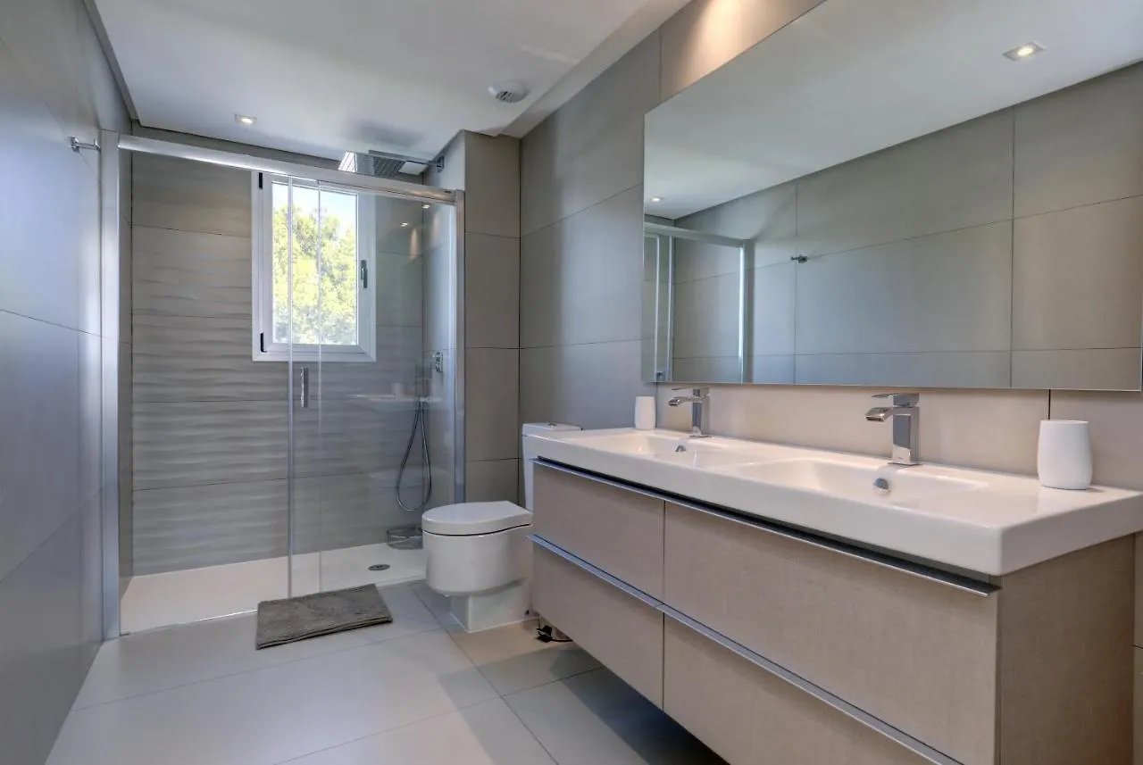 New Modern 3 Bed Apartment Puerto Banus Marbella Hiszpania